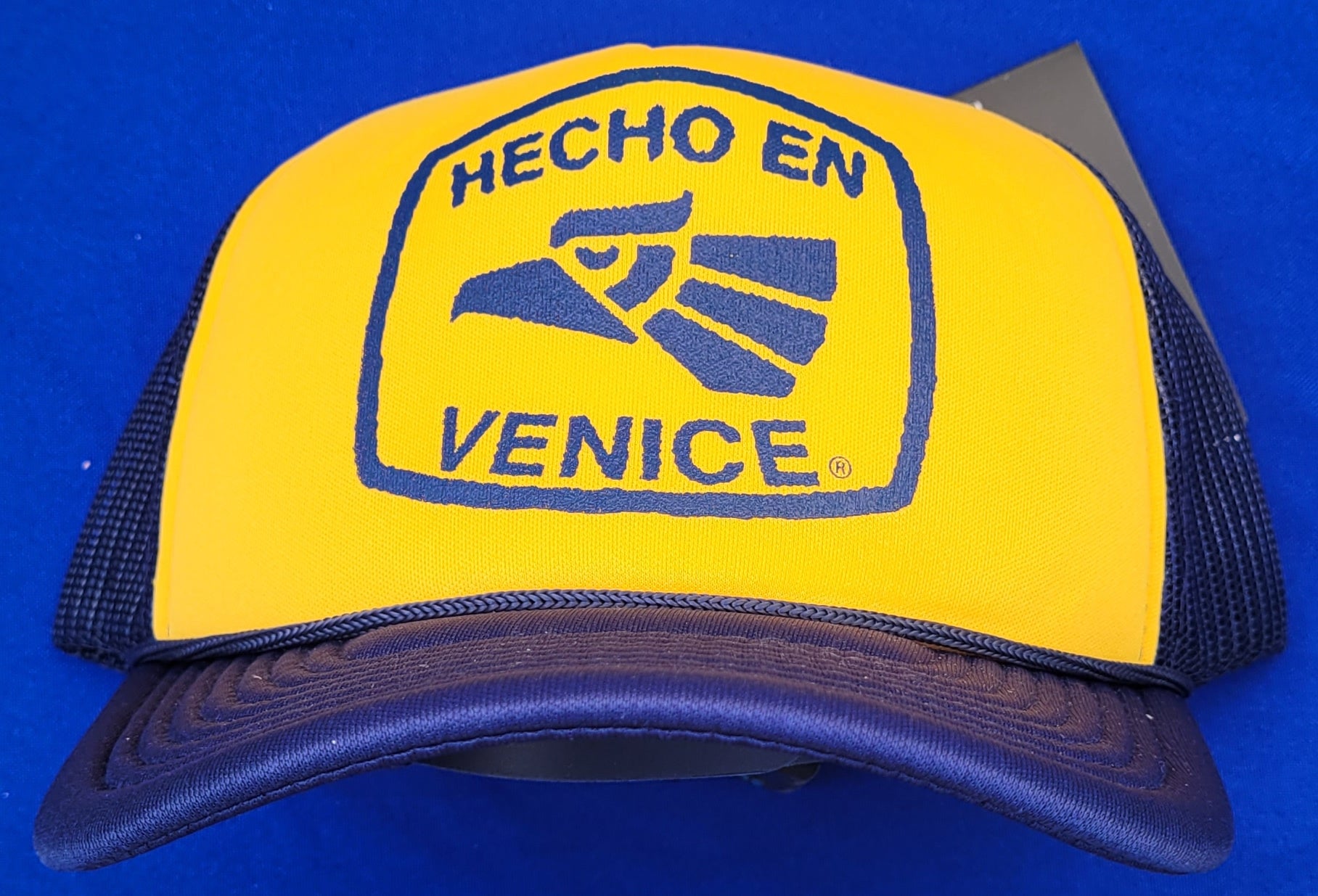 HECHO EN VENICE TWO-TONE TRUCKER HATS
