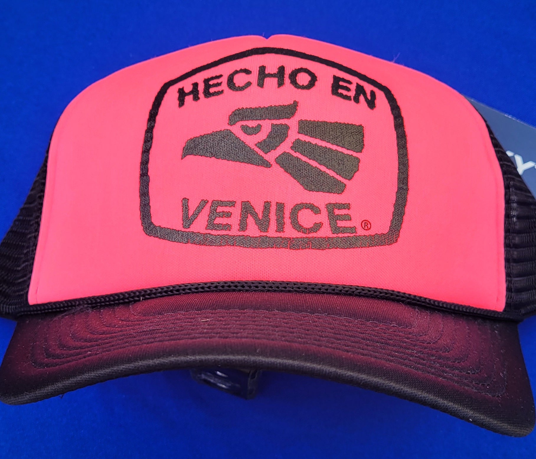 HECHO EN VENICE TWO-TONE TRUCKER HATS