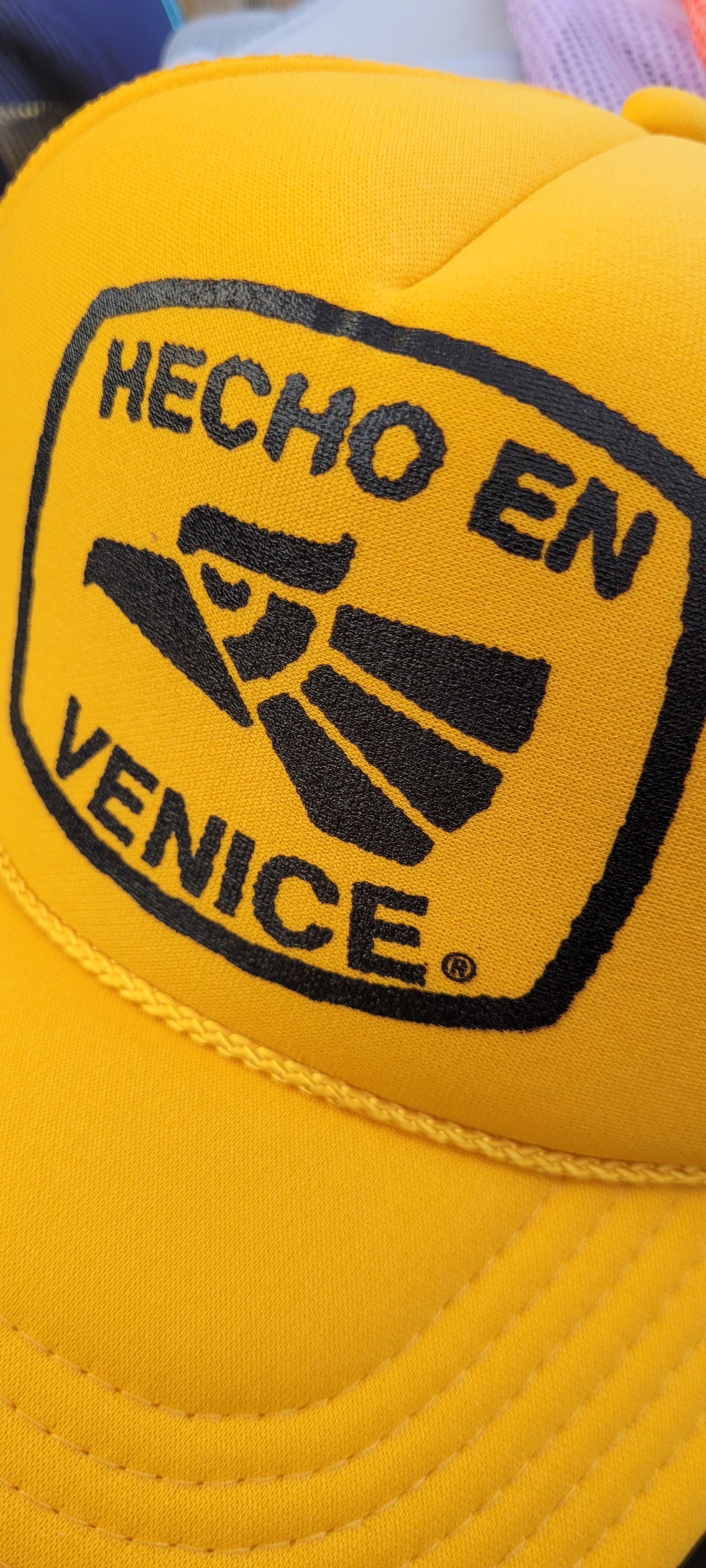 HECHO EN VENICE TRUCKER HAT